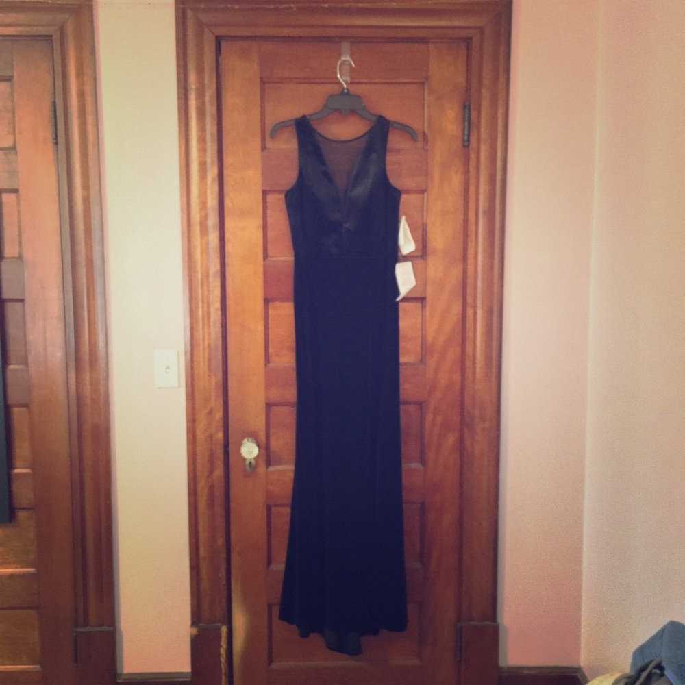 Black Velvet Night Way Gown